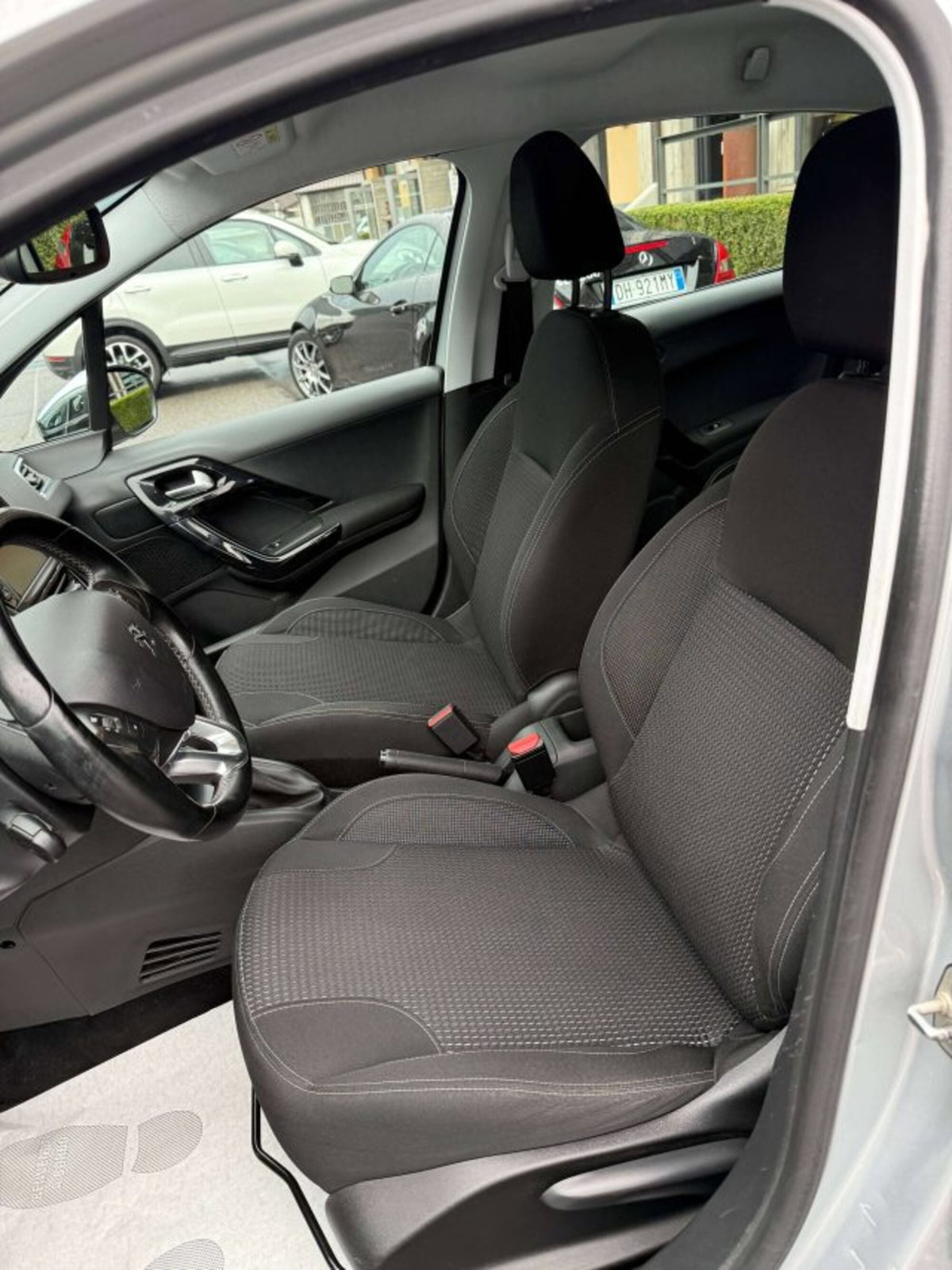 Peugeot 208 75 5 porte Allure (9)