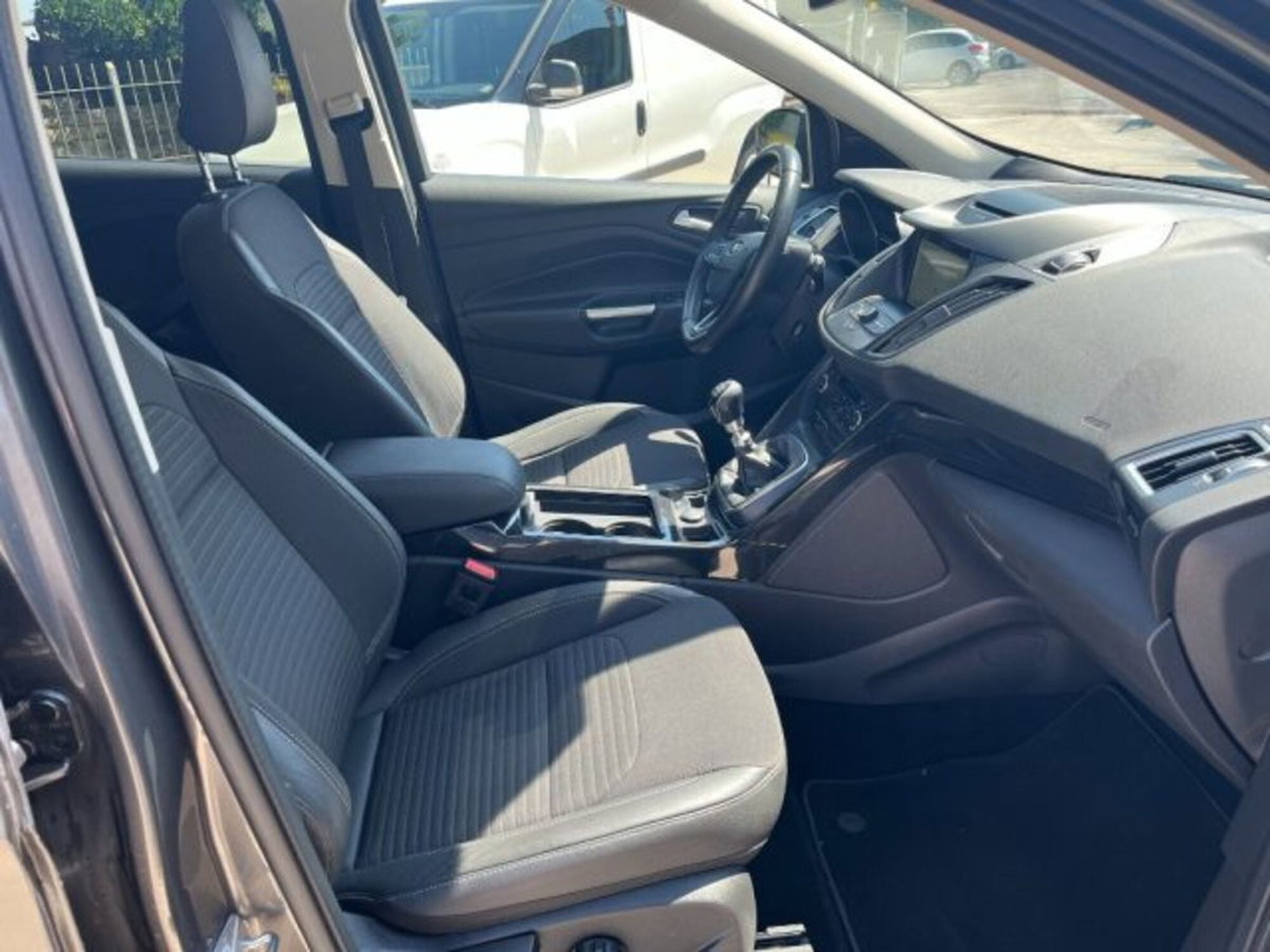 Ford Kuga 1.5 TDCI 120 CV S&S 2WD Titanium (6)