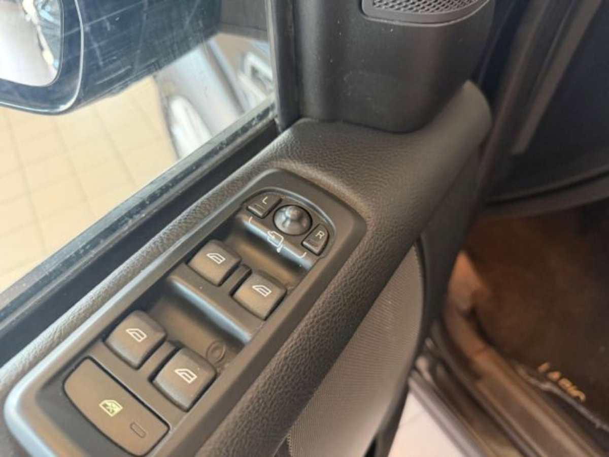 Land Rover Discovery 4 3.0 TDV6 211CV SE (16)