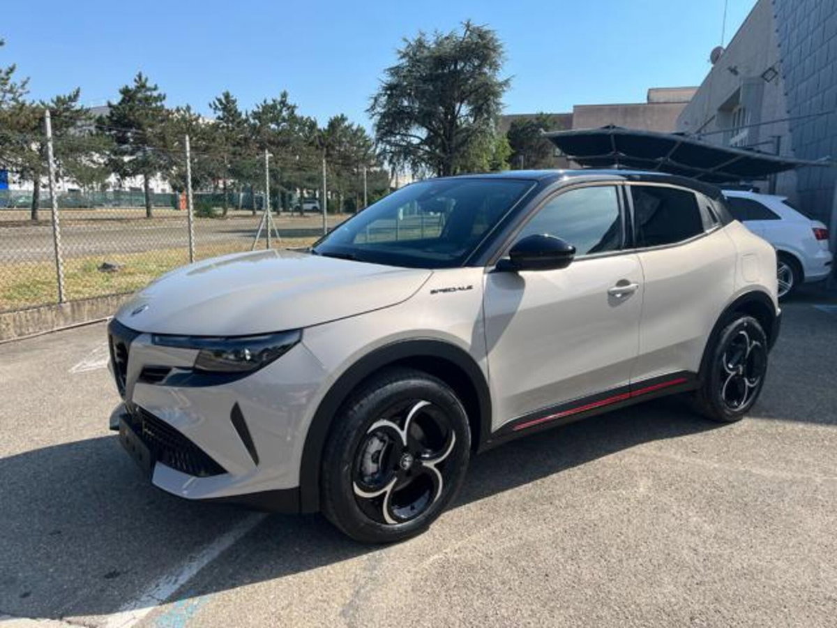 Alfa Romeo Junior 1.2 ibrida Sport Speciale 145cv edct6 (3)