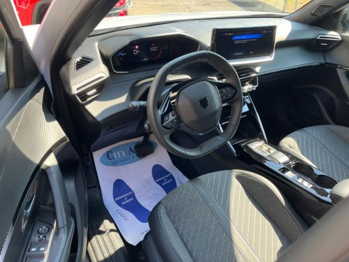 Peugeot 2008 1.2 hybrid Allure 145cv e-dcs6 (10)