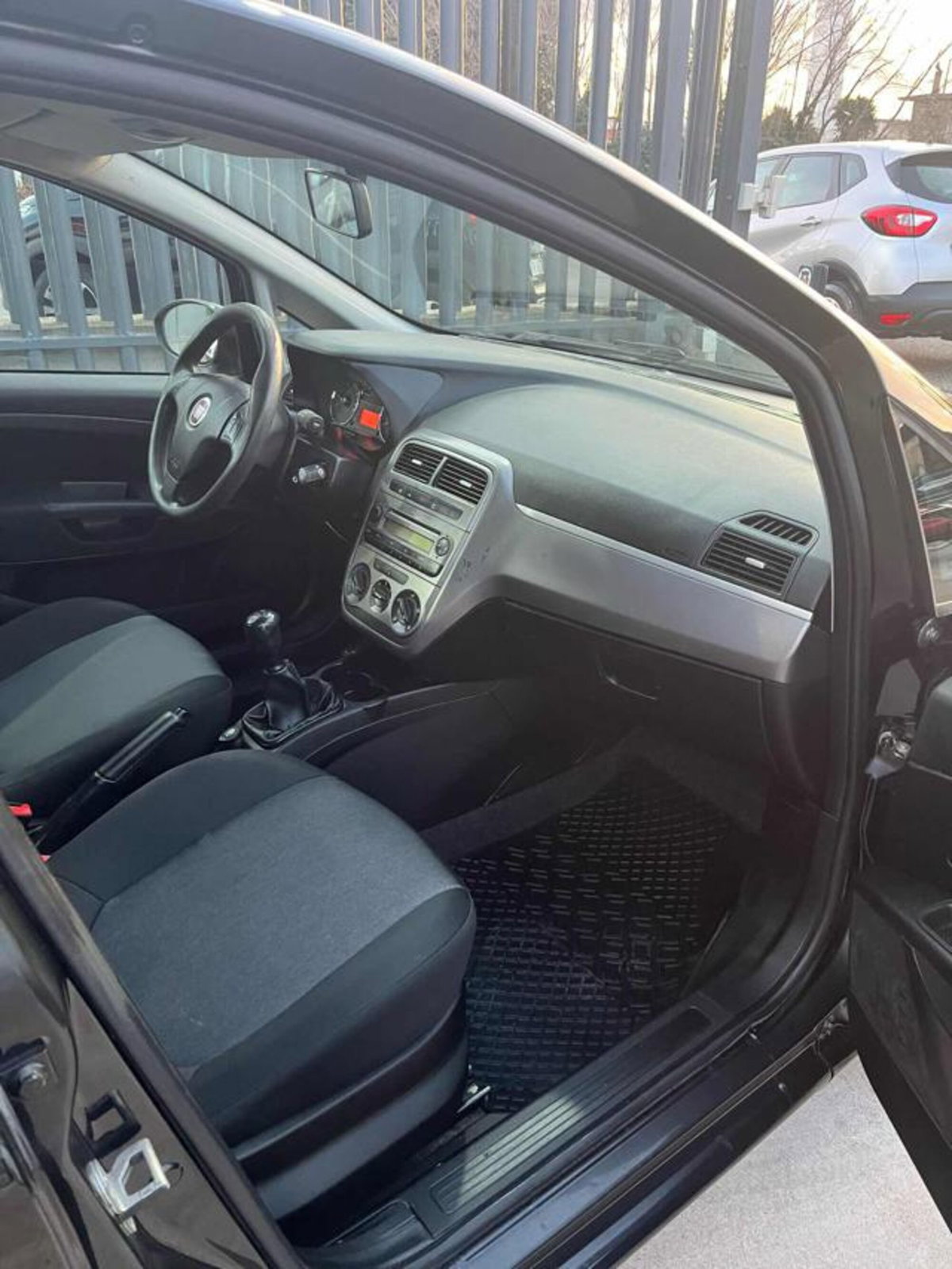 Fiat Punto 1.3 MJT II 75 CV 5 porte Young (10)