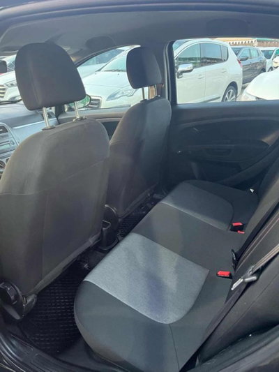 Fiat Punto 1.3 MJT II 75 CV 5 porte Young (5)