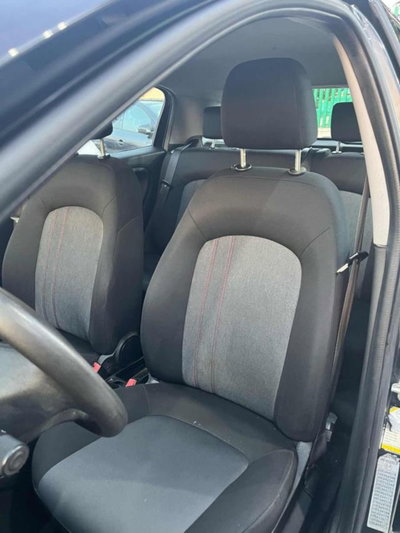 Fiat Punto 1.3 MJT II 75 CV 5 porte Young (6)
