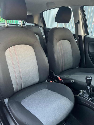 Fiat Punto 1.3 MJT II 75 CV 5 porte Young (7)