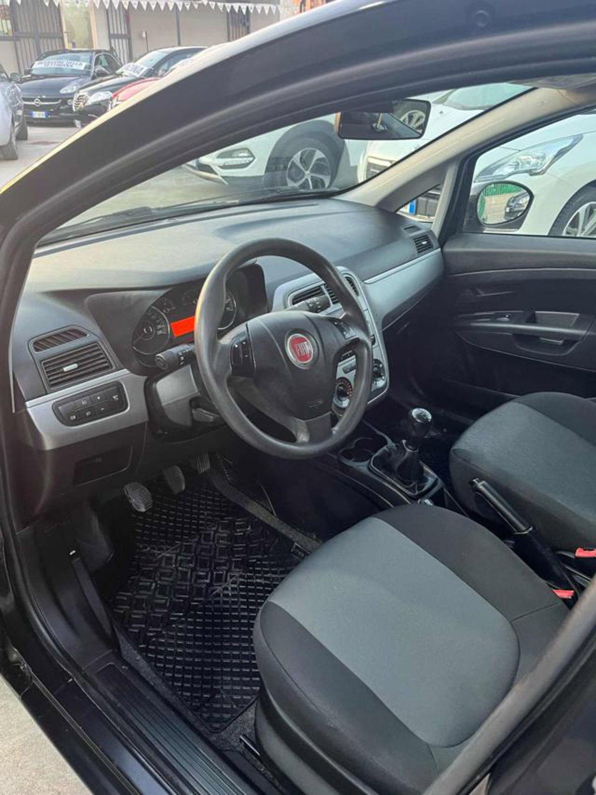 Fiat Punto 1.3 MJT II 75 CV 5 porte Young (8)