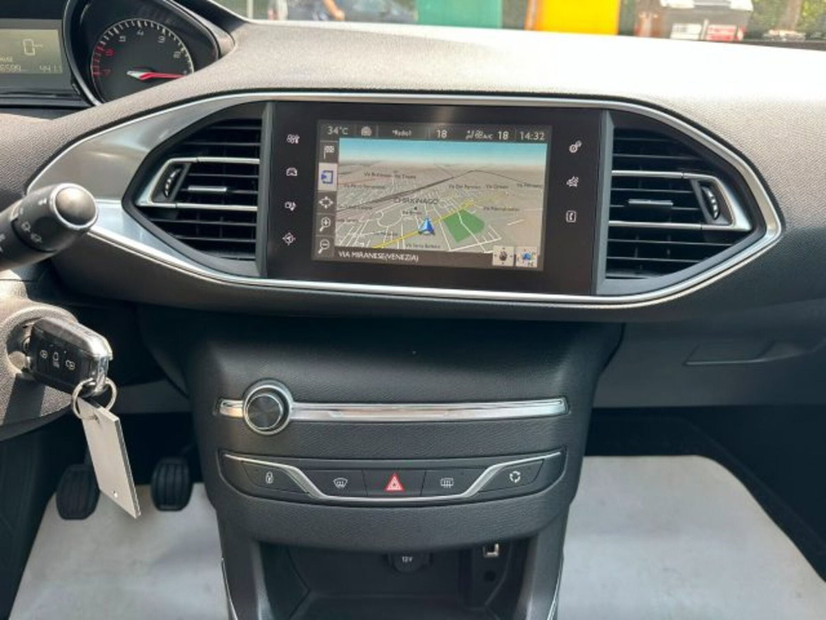 Peugeot 308 1.2 puretech t Allure s&s 130cv (10)