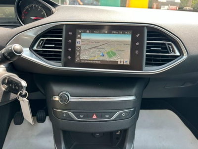 Peugeot 308 1.2 puretech t Allure s&s 130cv (10)