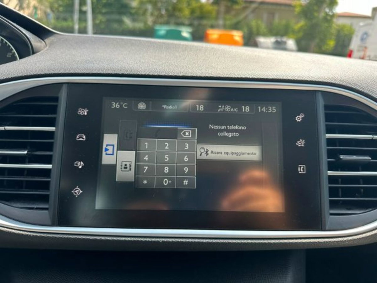Peugeot 308 1.2 puretech t Allure s&s 130cv (11)
