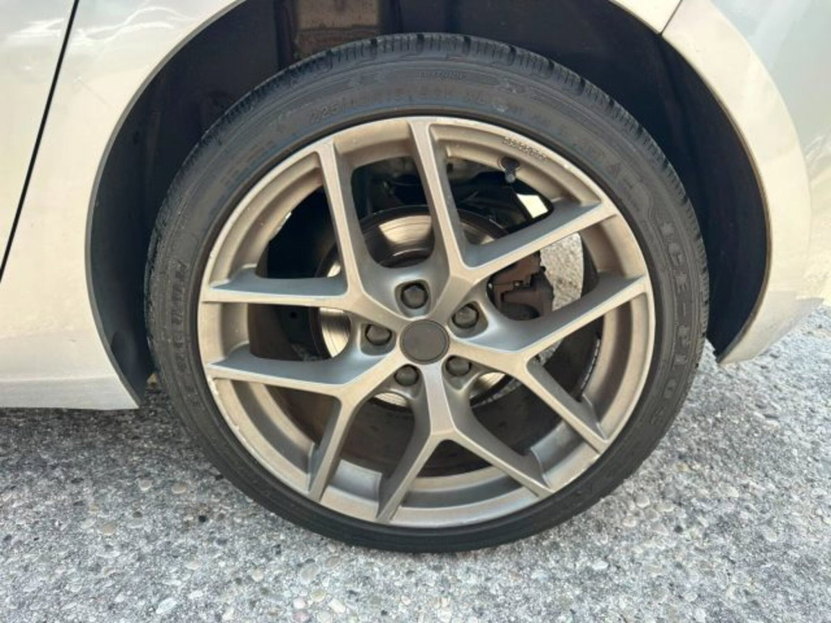 Peugeot 308 1.2 puretech t Allure s&s 130cv (14)
