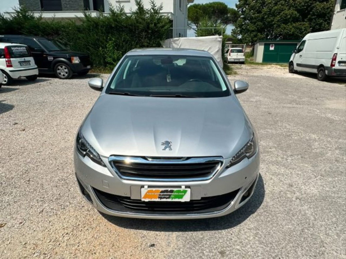 Peugeot 308 1.2 puretech t Allure s&s 130cv (19)
