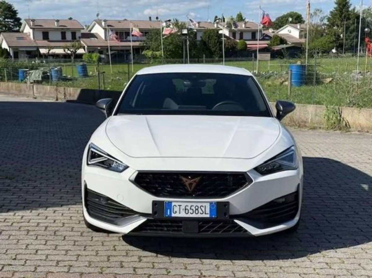 Cupra Leon Leon 1.5 hybrid 150cv dsg (2)