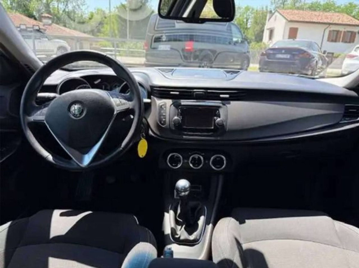 Alfa Romeo Giulietta 1.6 JTDm Distinctive 120cv (10)