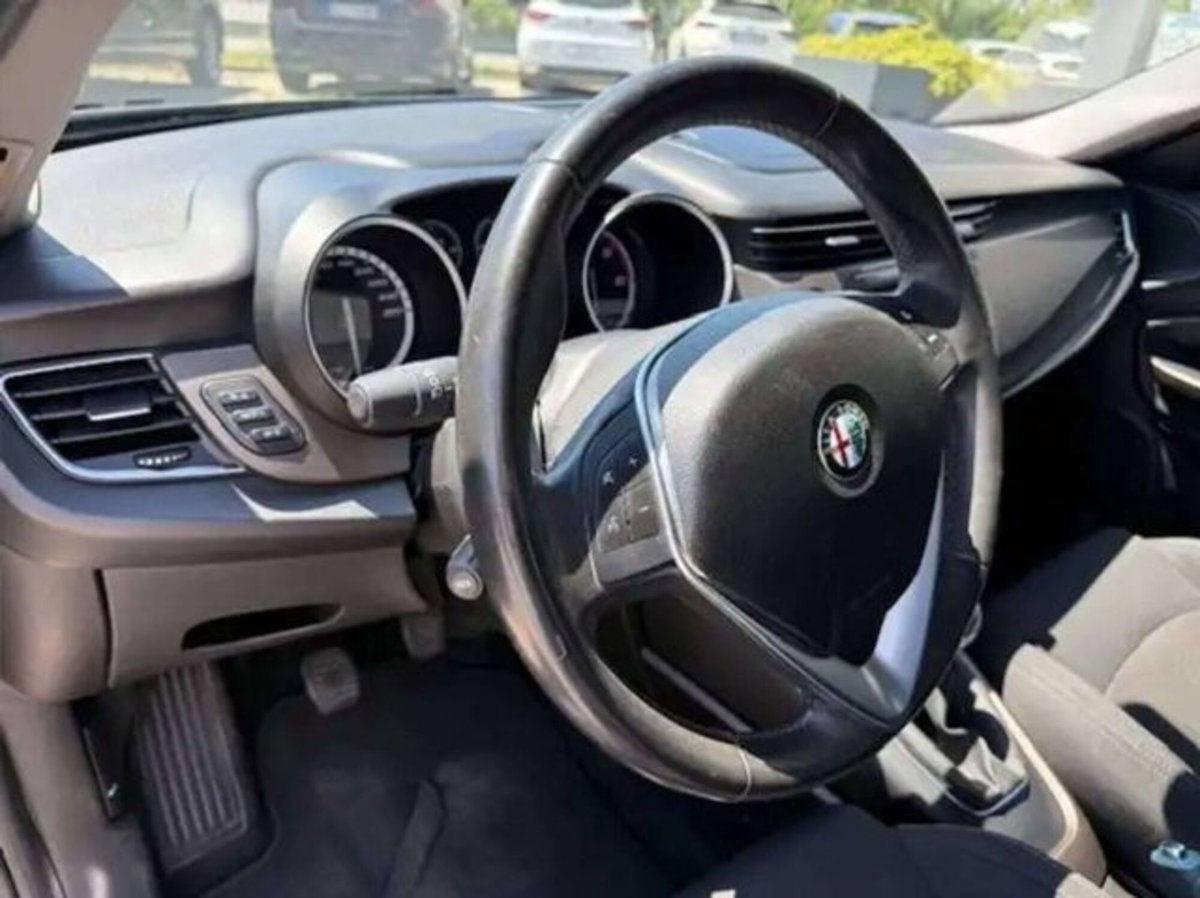 Alfa Romeo Giulietta 1.6 JTDm Distinctive 120cv (11)