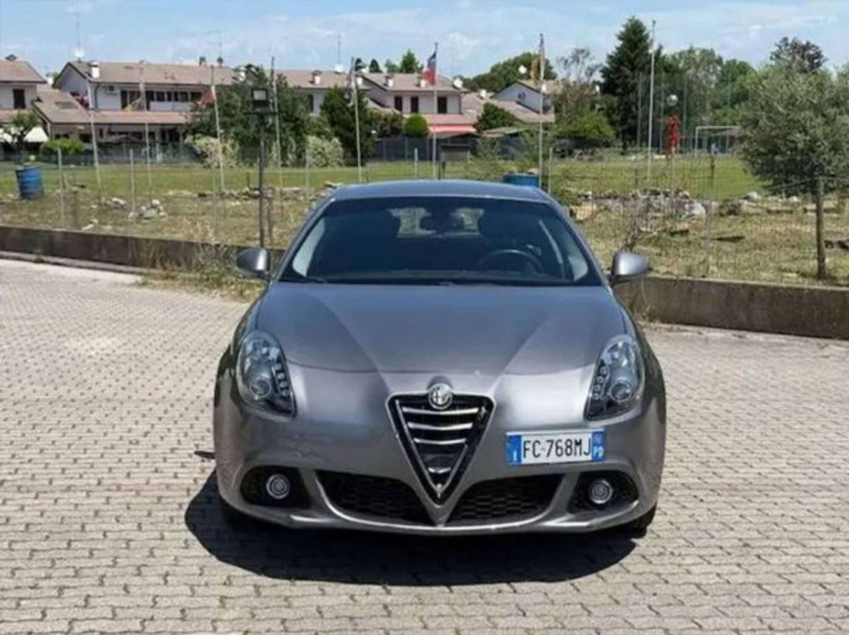 Alfa Romeo Giulietta 1.6 JTDm Distinctive 120cv (2)