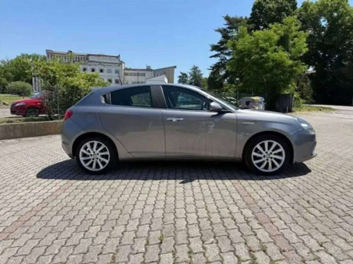 Alfa Romeo Giulietta 1.6 JTDm Distinctive 120cv (4)
