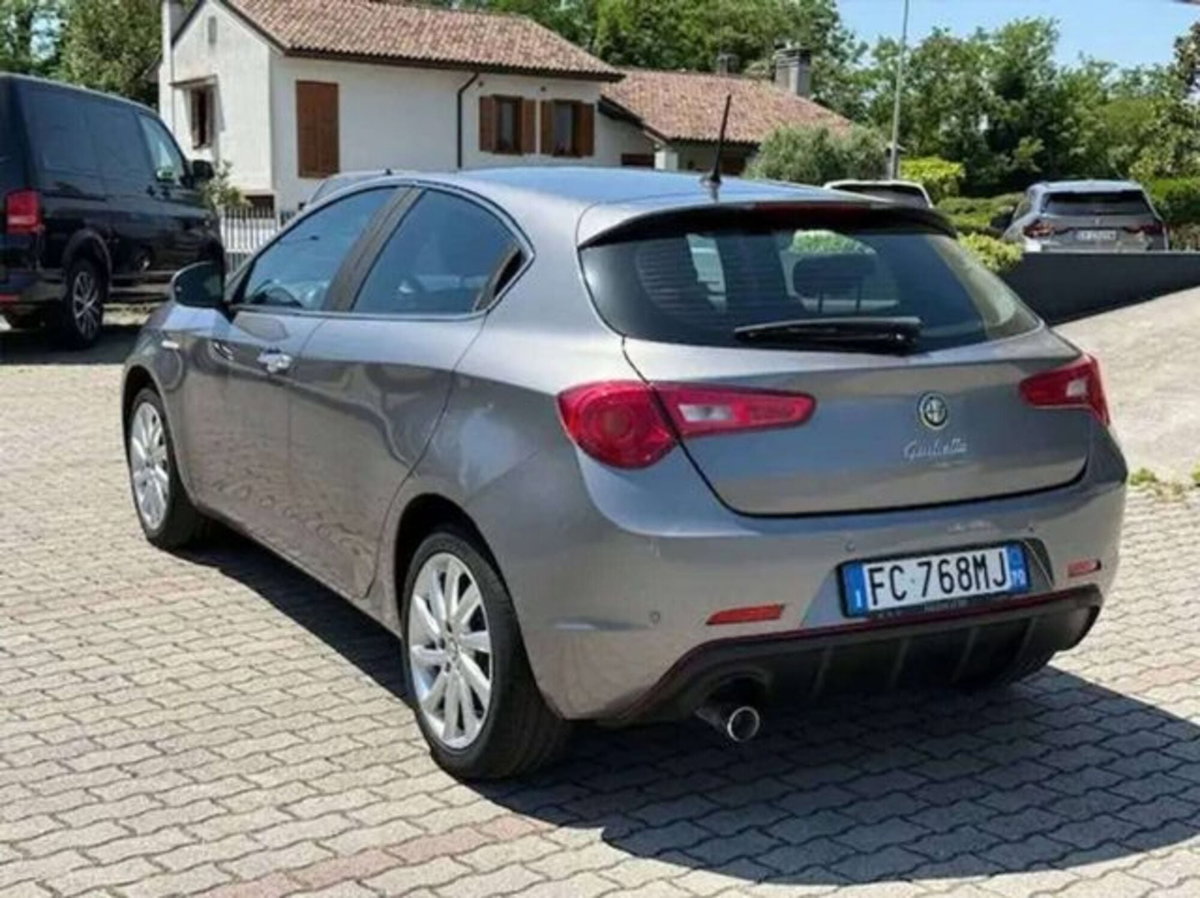 Alfa Romeo Giulietta 1.6 JTDm Distinctive 120cv (7)