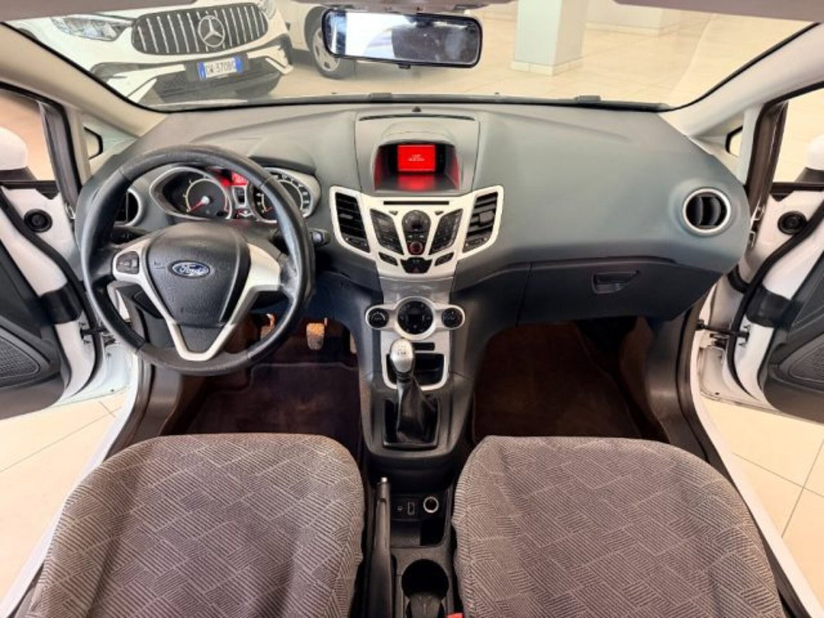 Ford Fiesta 1.4 TDCi 68CV 5 porte Titanium (14)