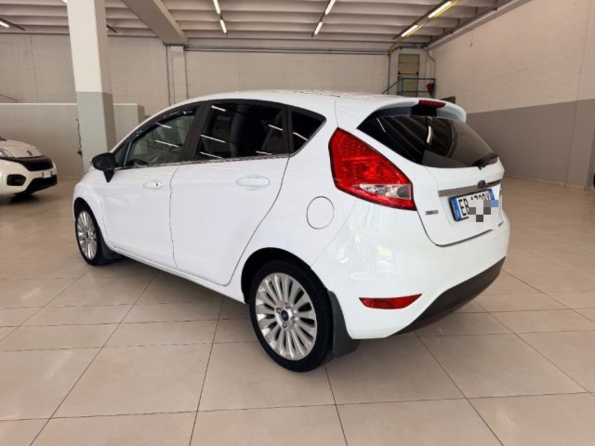 Ford Fiesta 1.4 TDCi 68CV 5 porte Titanium (7)