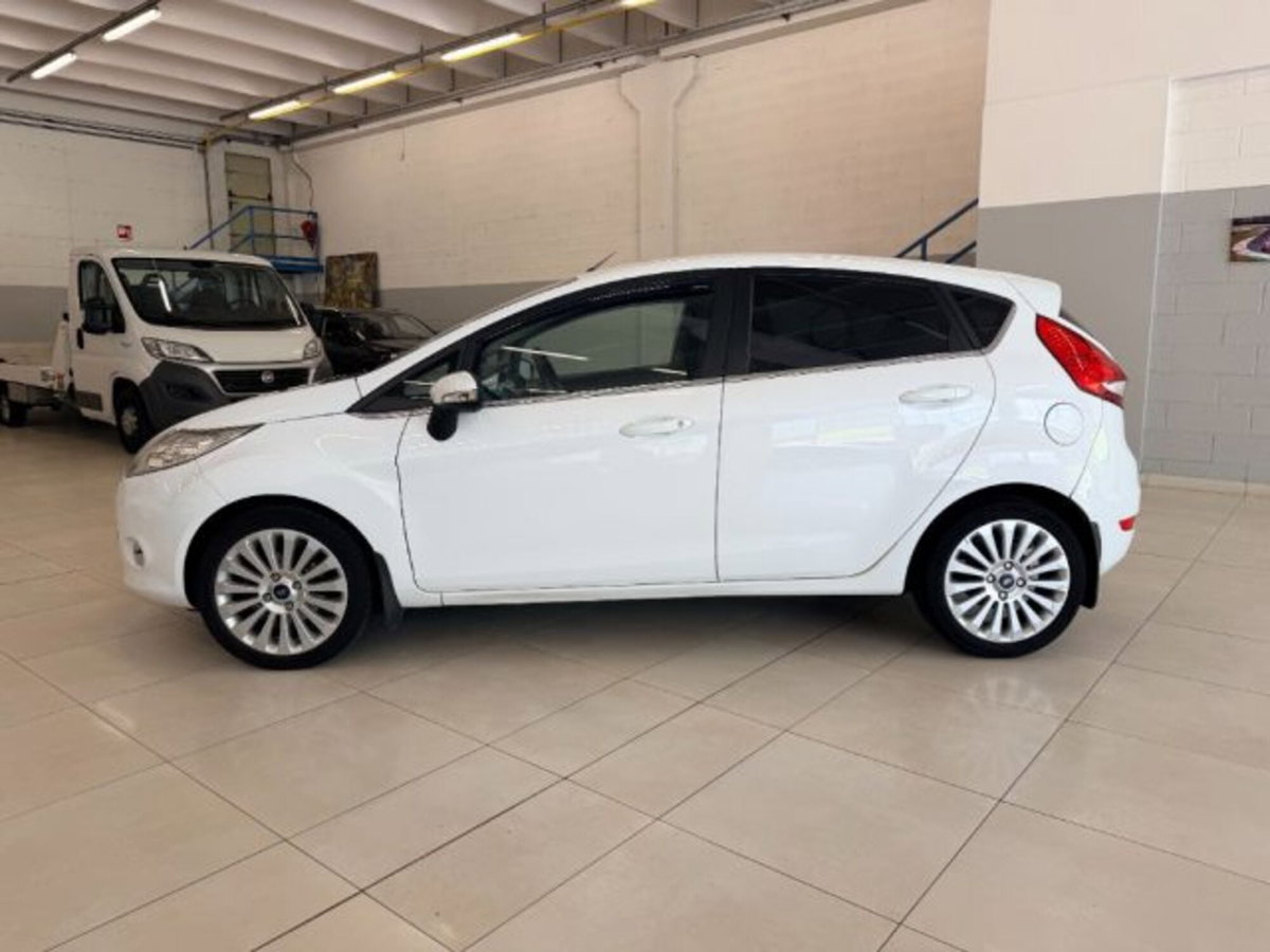 Ford Fiesta 1.4 TDCi 68CV 5 porte Titanium (8)
