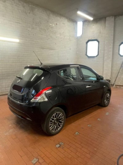 Lancia Ypsilon 1.2 69 CV 5 porte Gold (14)