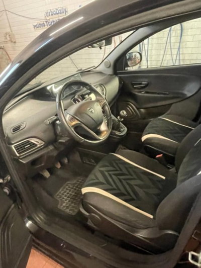 Lancia Ypsilon 1.2 69 CV 5 porte Gold (3)