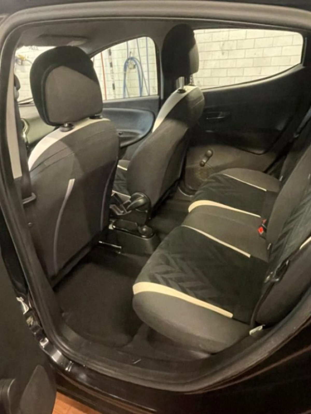 Lancia Ypsilon 1.2 69 CV 5 porte Gold (4)