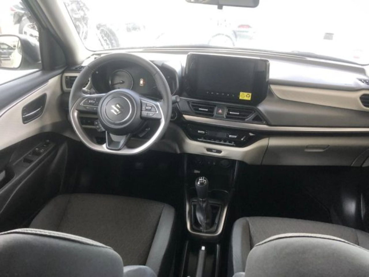 Suzuki Swift 1.2h Top 2wd (11)