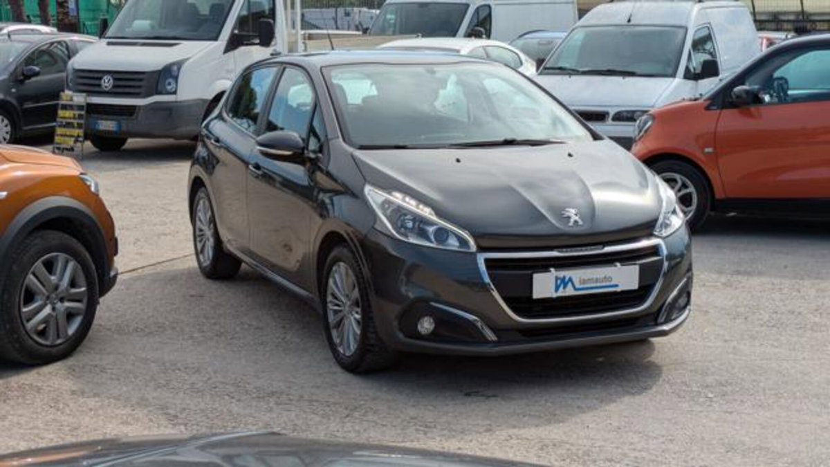 Peugeot 208 82 5 porte Touch (2)