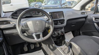 Peugeot 208 82 5 porte Touch (5)