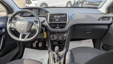 Peugeot 208 82 5 porte Touch (7)
