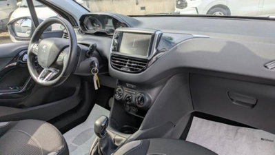Peugeot 208 82 5 porte Touch (8)