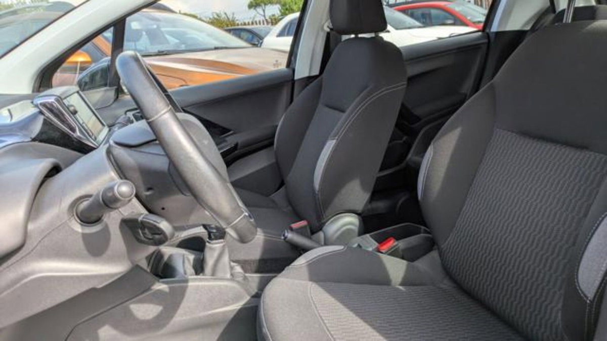 Peugeot 208 82 5 porte Access (10)