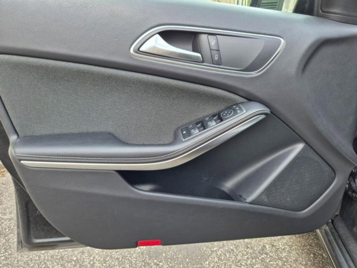 Mercedes-Benz Classe A 180 d Automatic Sport (12)