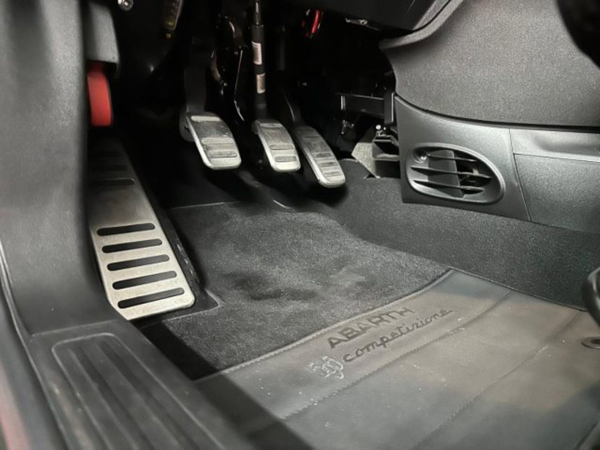 Abarth 595 595 1.4 Turbo T-Jet 180 CV Competizione (13)
