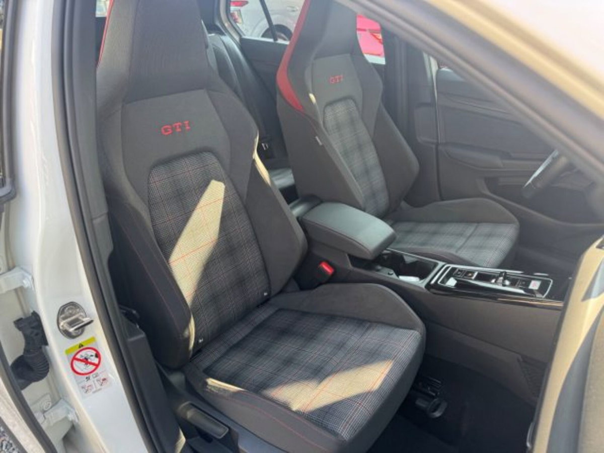 Volkswagen Golf 2.0 TSI GTI DSG (19)