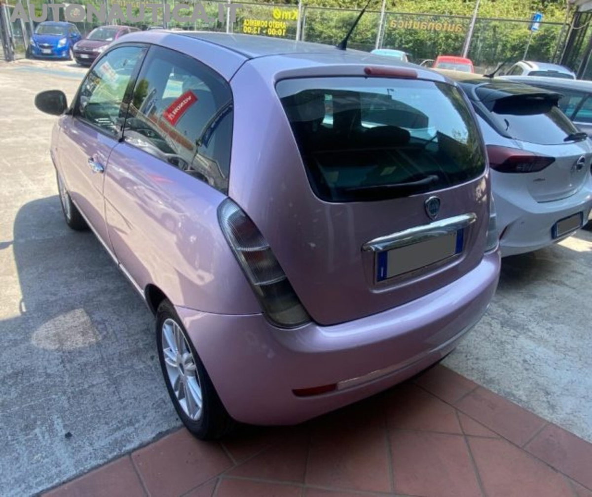 Lancia Ypsilon 1.2 69 CV Unyca (3)