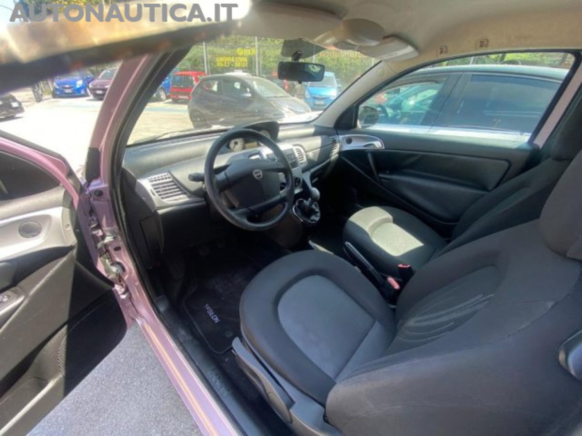 Lancia Ypsilon 1.2 69 CV Unyca (7)