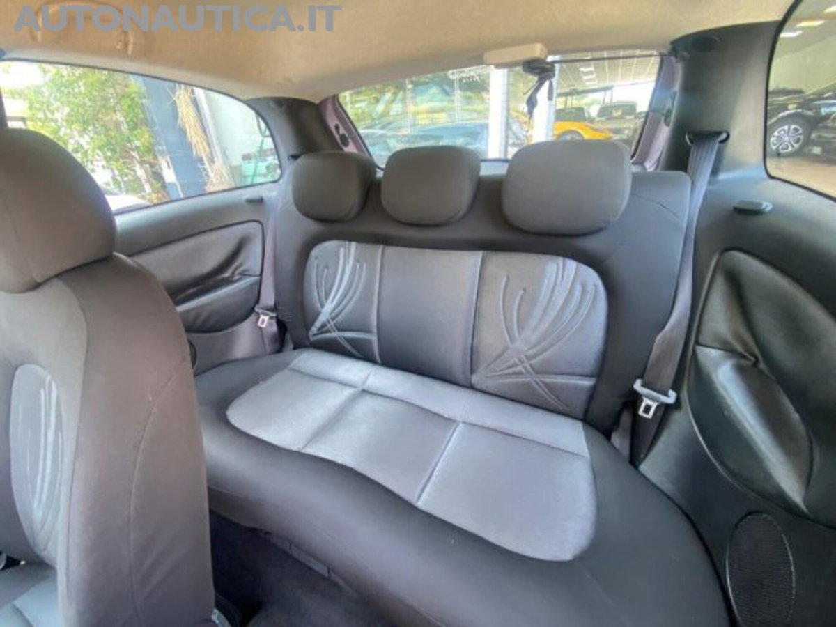 Lancia Ypsilon 1.2 69 CV Unyca (9)