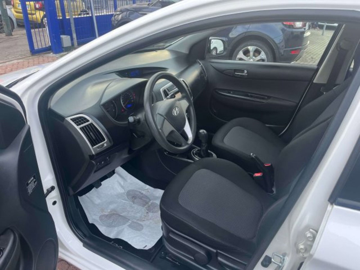 Hyundai i20 1.4 CRDi 5p. Classic (12)