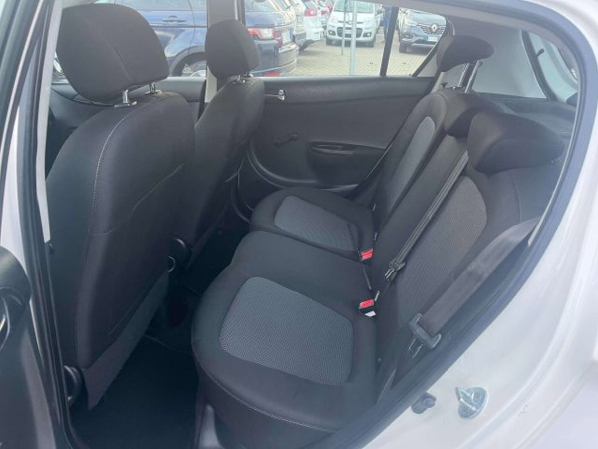 Hyundai i20 1.4 CRDi 5p. Classic (8)