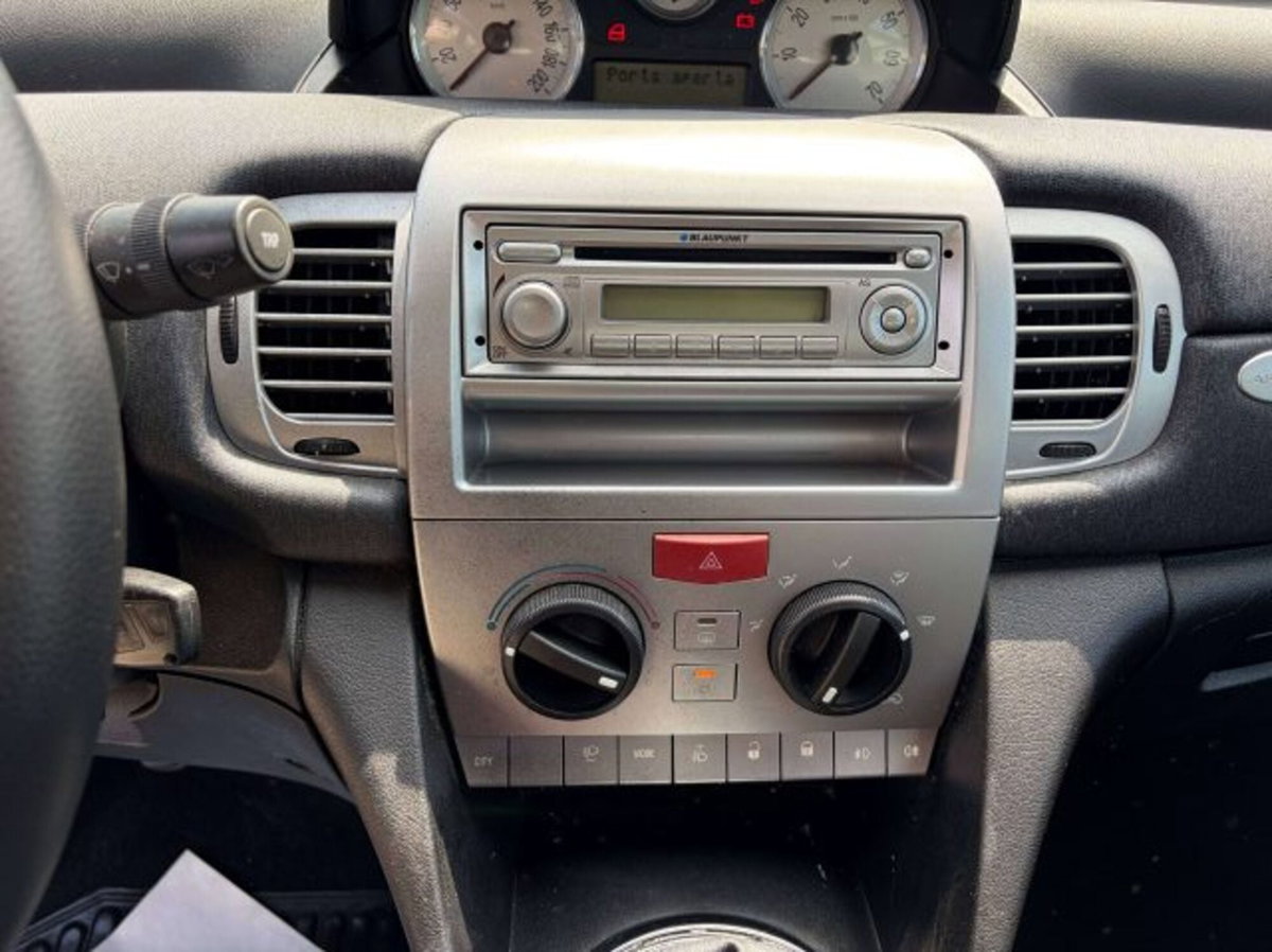 Lancia Ypsilon 1.4 Argento Ecochic GPL (10)