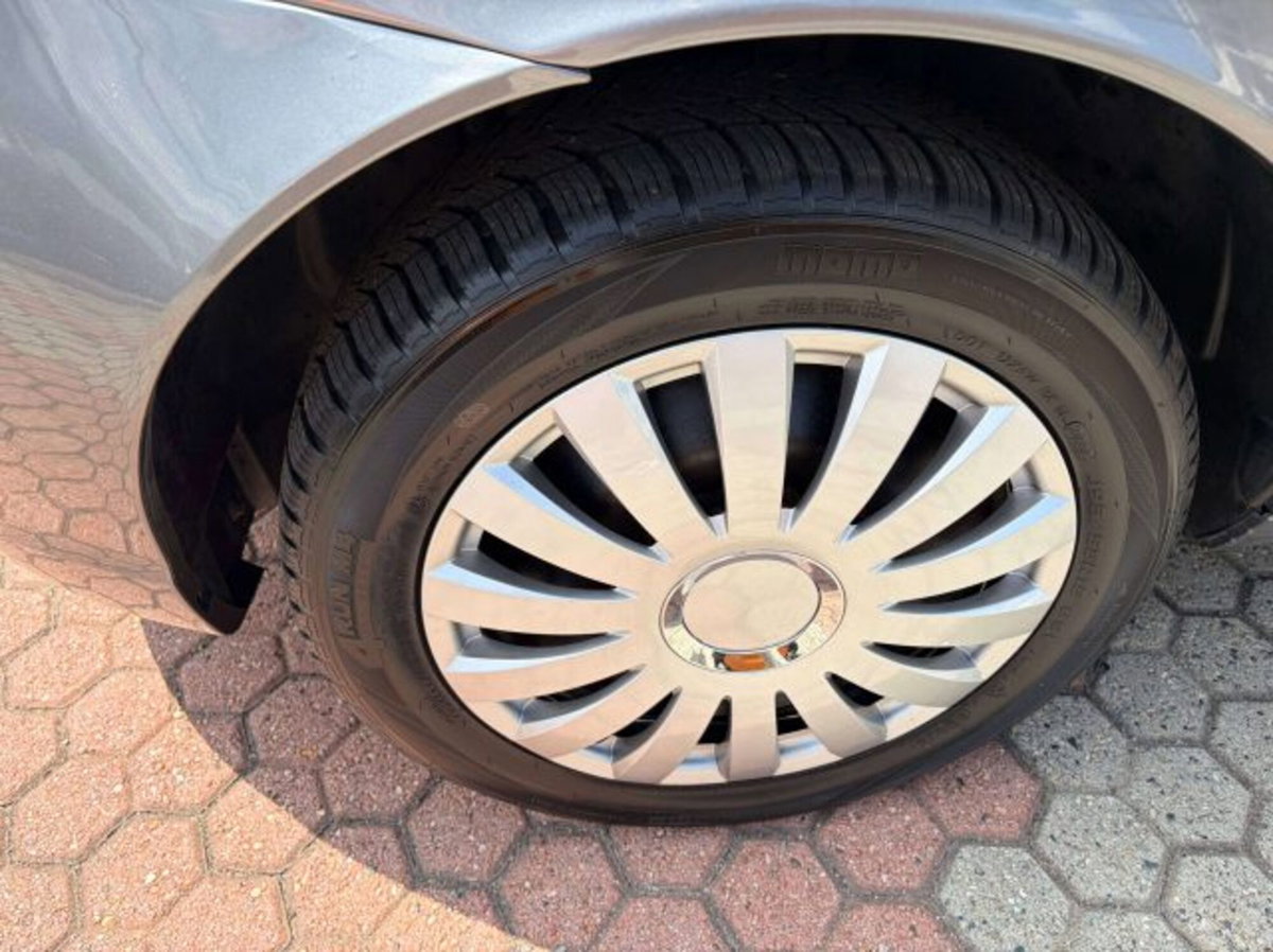 Lancia Ypsilon 1.4 Argento Ecochic GPL (12)