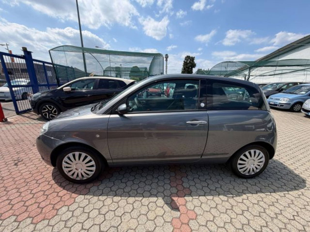 Lancia Ypsilon 1.4 Argento Ecochic GPL (2)