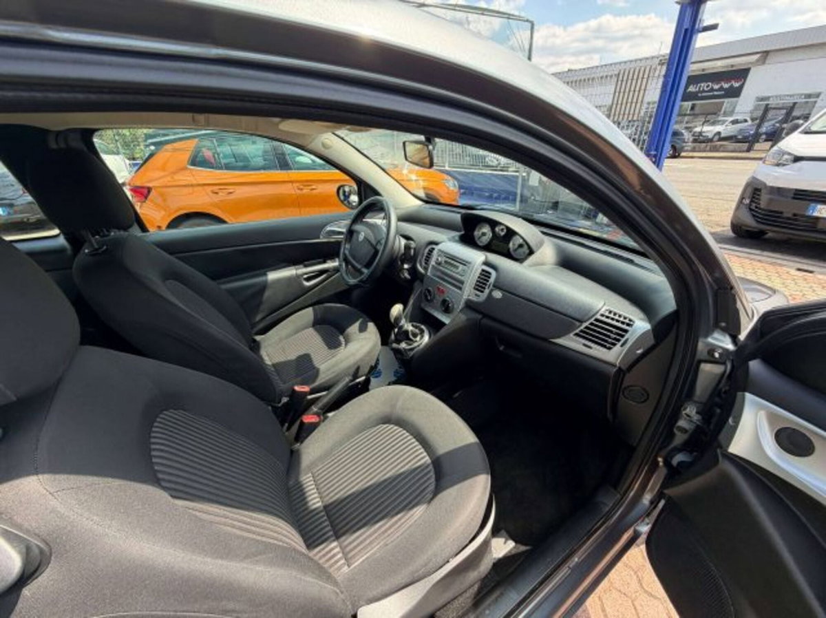 Lancia Ypsilon 1.4 Argento Ecochic GPL (6)