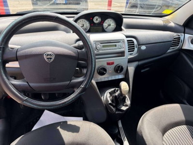 Lancia Ypsilon 1.4 Argento Ecochic GPL (7)