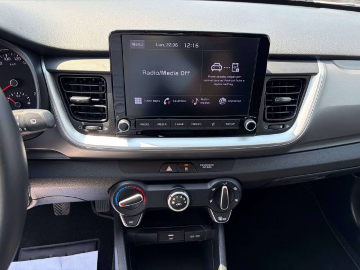 Kia Stonic 1.2 mpi Style gpl 82cv (11)