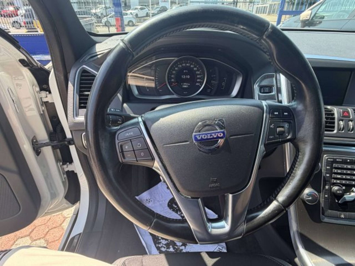 Volvo XC60 D4 Momentum (10)