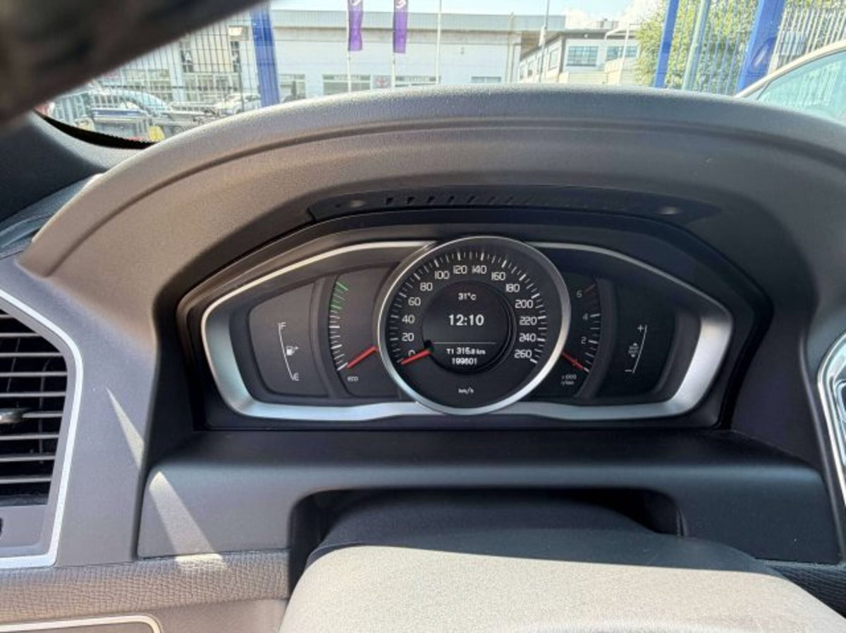 Volvo XC60 D4 Momentum (11)
