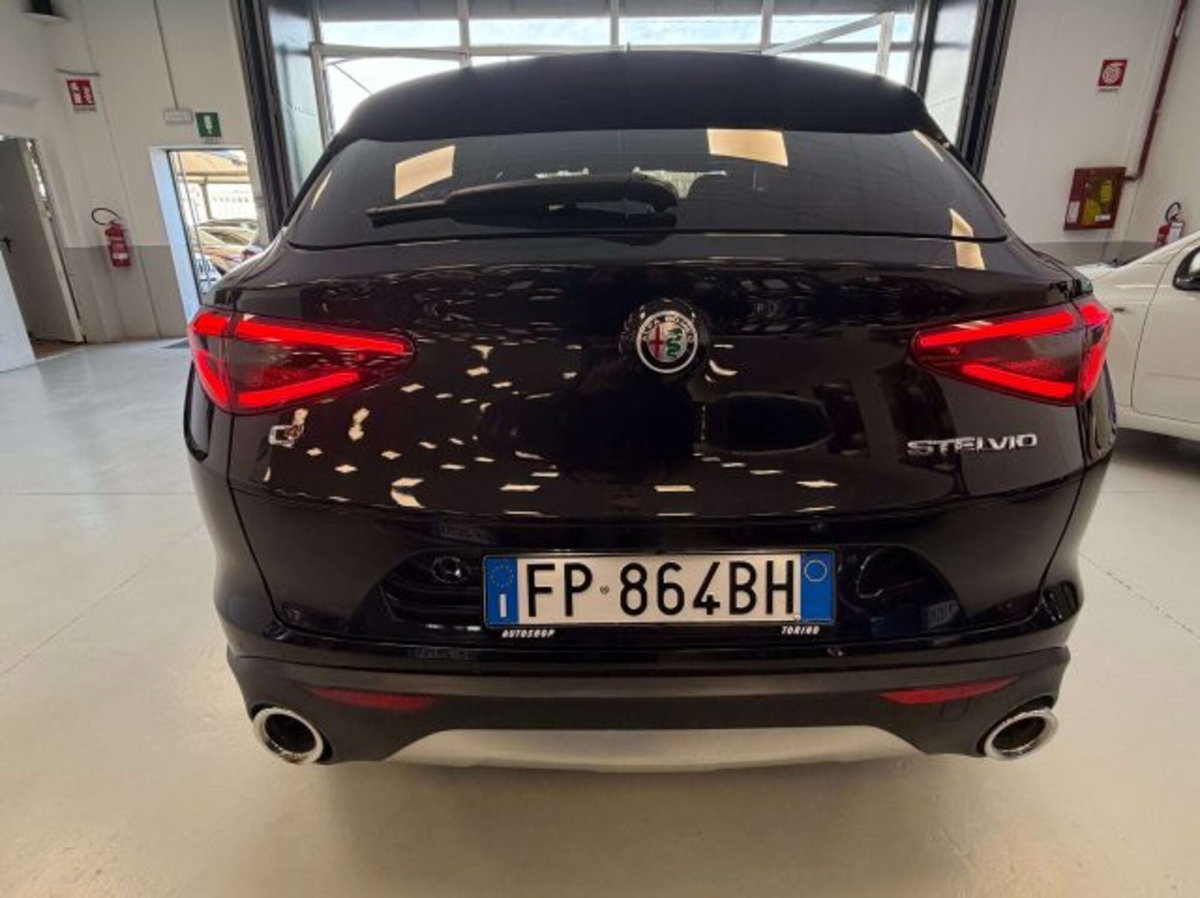 Alfa Romeo Stelvio 2.2 t Veloce Q4 210cv auto (3)